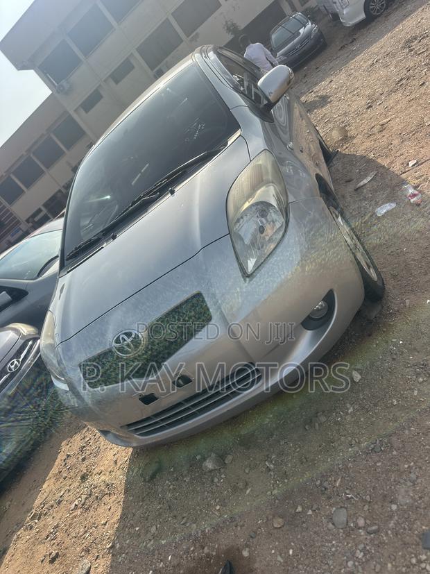 Toyota Yaris Base Hatchback 5dr 2010 Gray