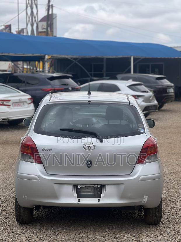 Toyota Vitz 1.3 FWD 3dr 2010 Silver
