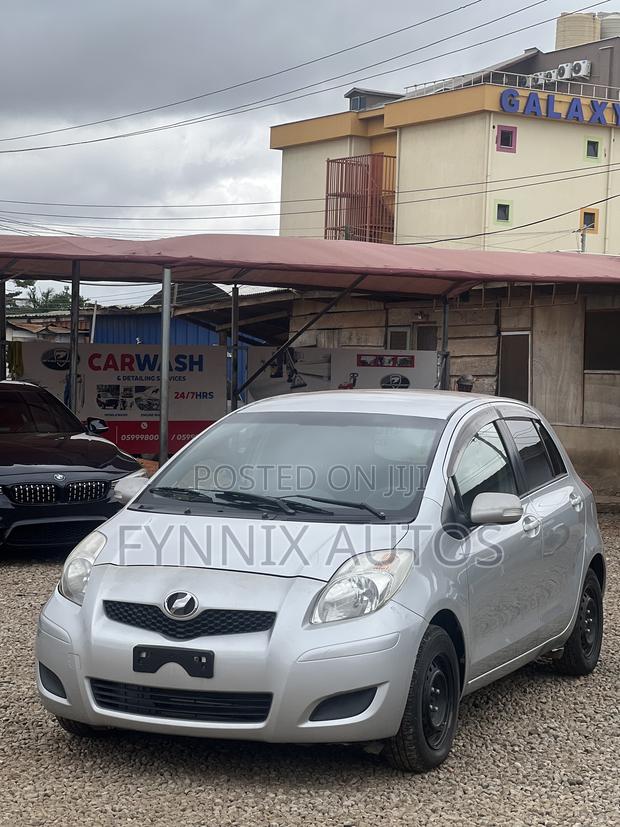 Toyota Vitz 1.3 FWD 3dr 2010 Silver