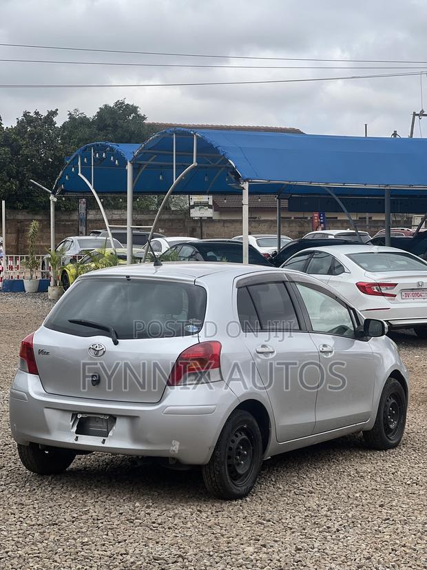 Toyota Vitz 1.3 FWD 3dr 2010 Silver