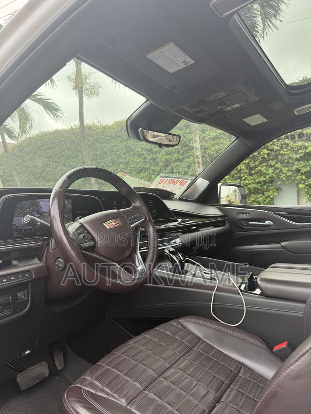 Cadillac Escalade Premium Luxury 4WD 2023 White
