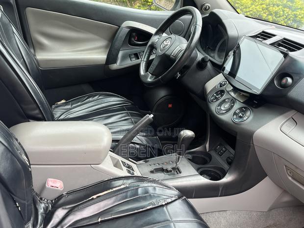 Toyota RAV4 2.5 Limited 2010 White
