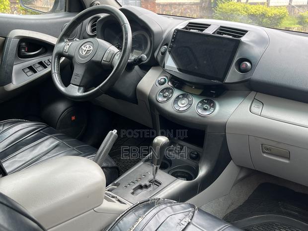 Toyota RAV4 2.5 Limited 2010 White