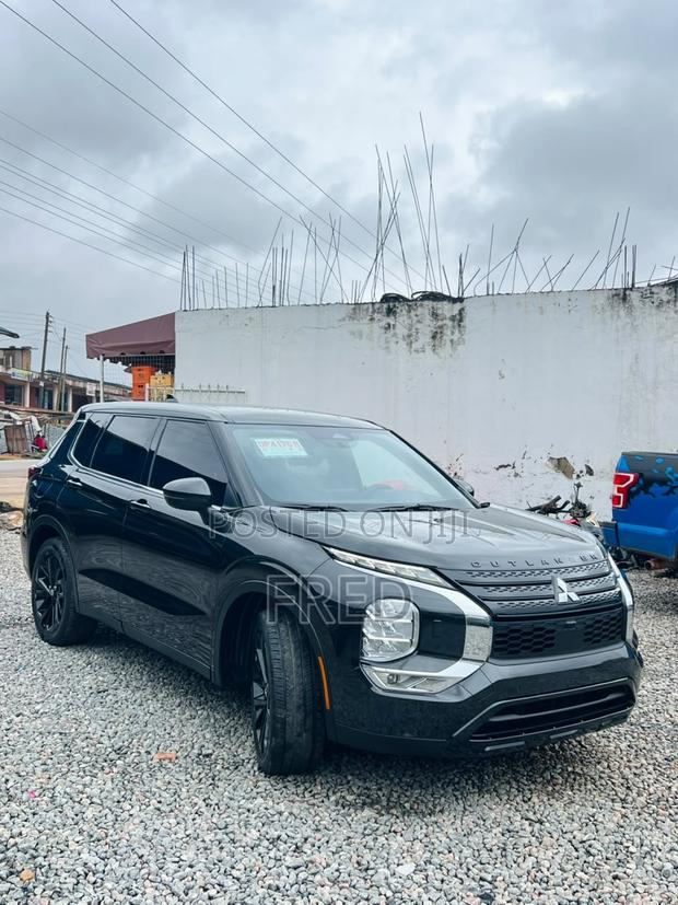 Mitsubishi Outlander SE Launch Edition 2022 Black
