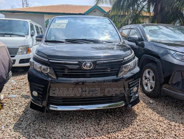 Toyota Voxy 2016 Black