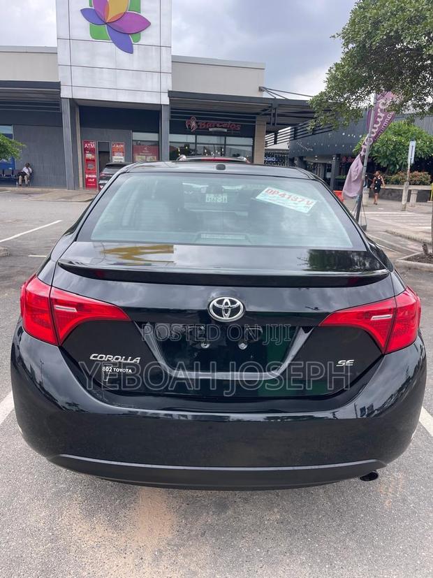 Toyota Corolla SE (1.8L 4cyl 6M) 2018 Black