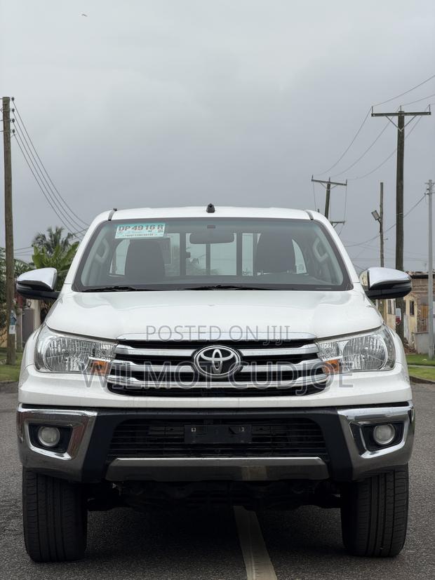 Toyota Hilux 2019 White
