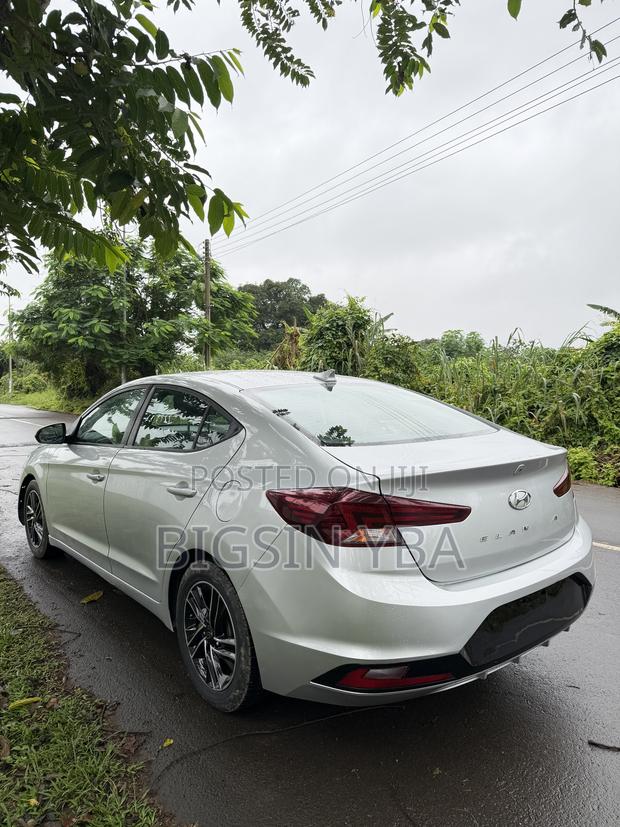Hyundai Elantra SEL 2019 Silver