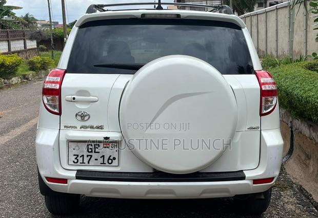 Toyota RAV4 2010 White
