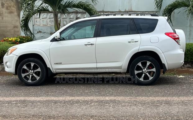 Toyota RAV4 2010 White
