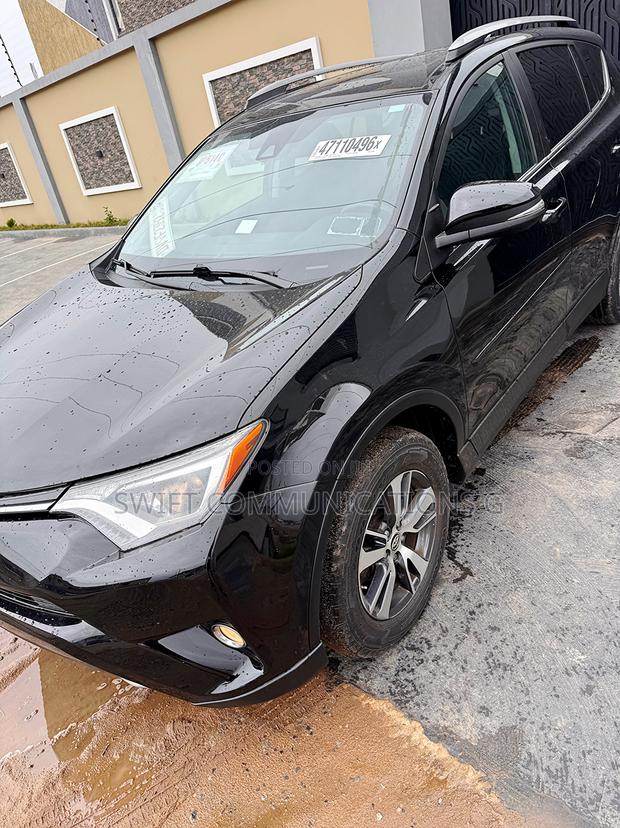 Toyota RAV4 XLE 4dr SUV AWD (2.5L 4cyl 6A) 2018 Black