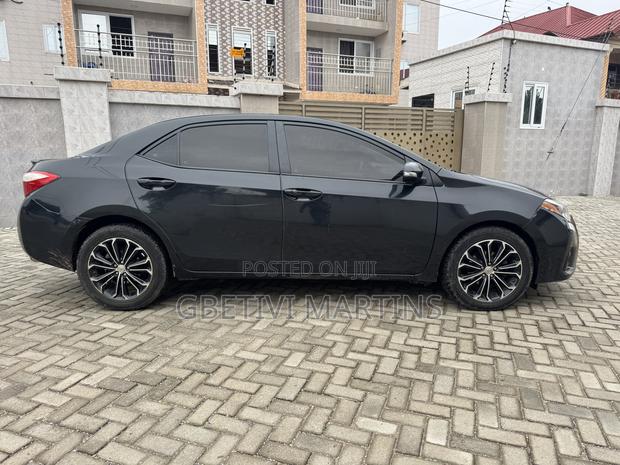 Toyota Corolla 2015 Black