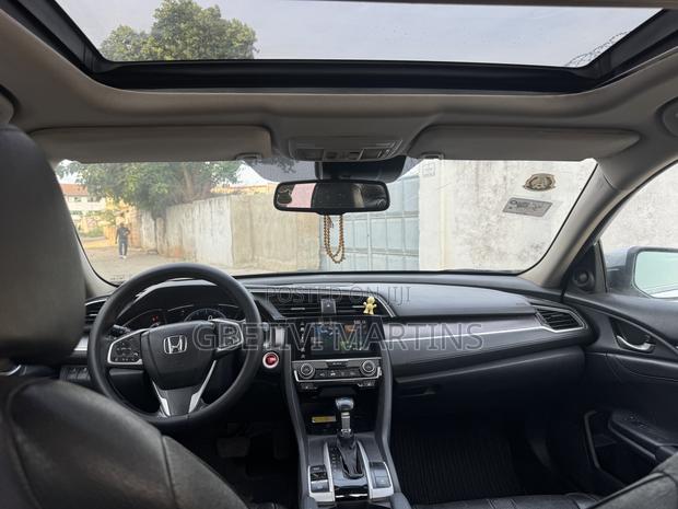 Honda Civic 2018 Silver