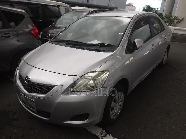 Toyota Belta 2012 Silver
