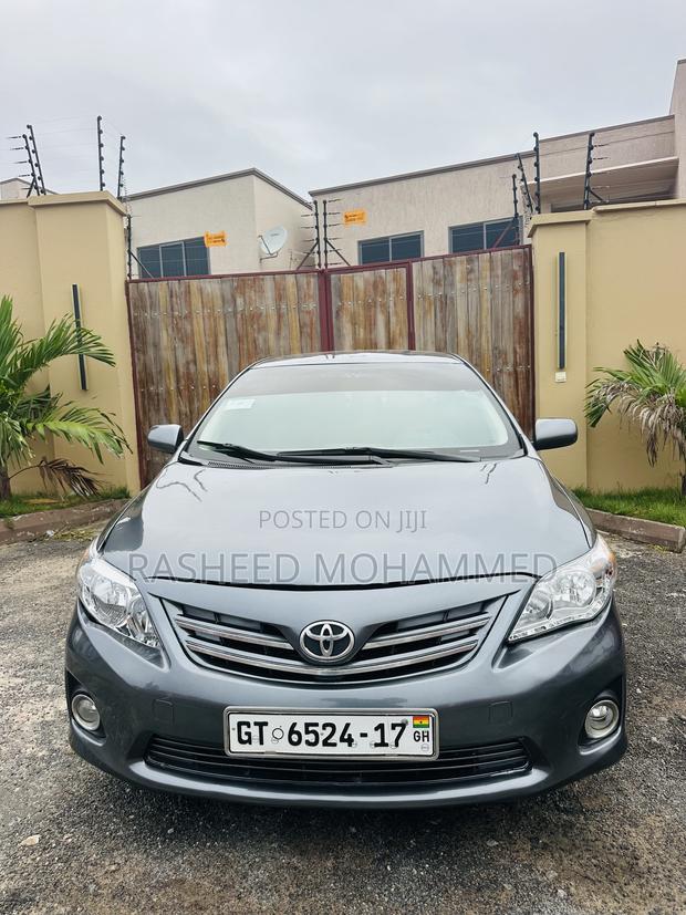 Toyota Corolla LE 4dr Sedan (1.8L 4cyl 4A) 2013 Gray