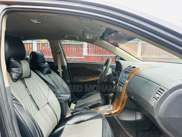 Toyota Corolla LE 4dr Sedan (1.8L 4cyl 4A) 2013 Gray