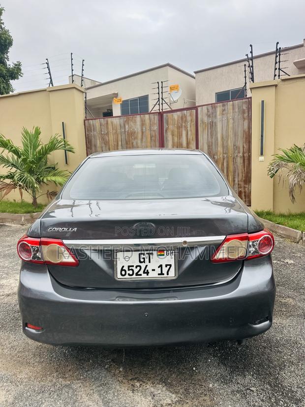 Toyota Corolla LE 4dr Sedan (1.8L 4cyl 4A) 2013 Gray