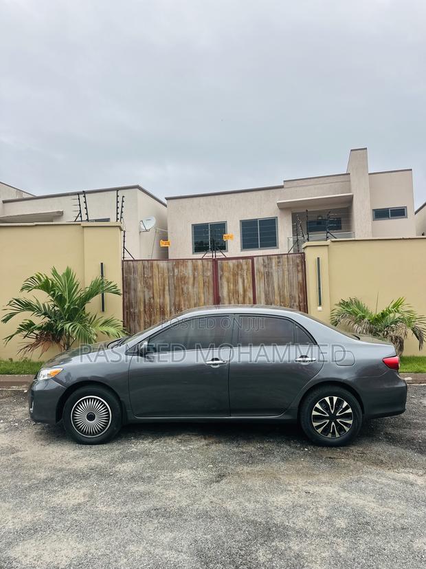Toyota Corolla LE 4dr Sedan (1.8L 4cyl 4A) 2013 Gray