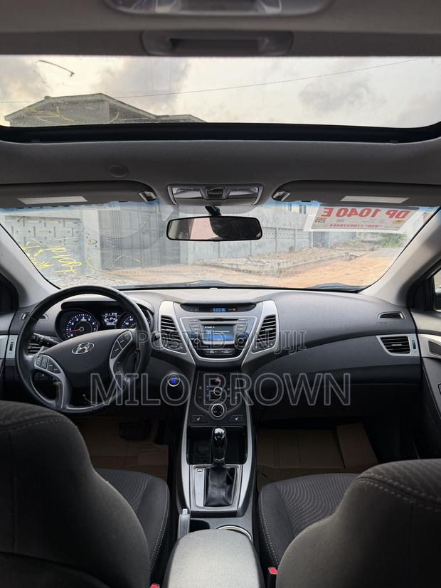 Hyundai Elantra SE Sedan FWD (1.8L 4cyl 6A) 2016 White