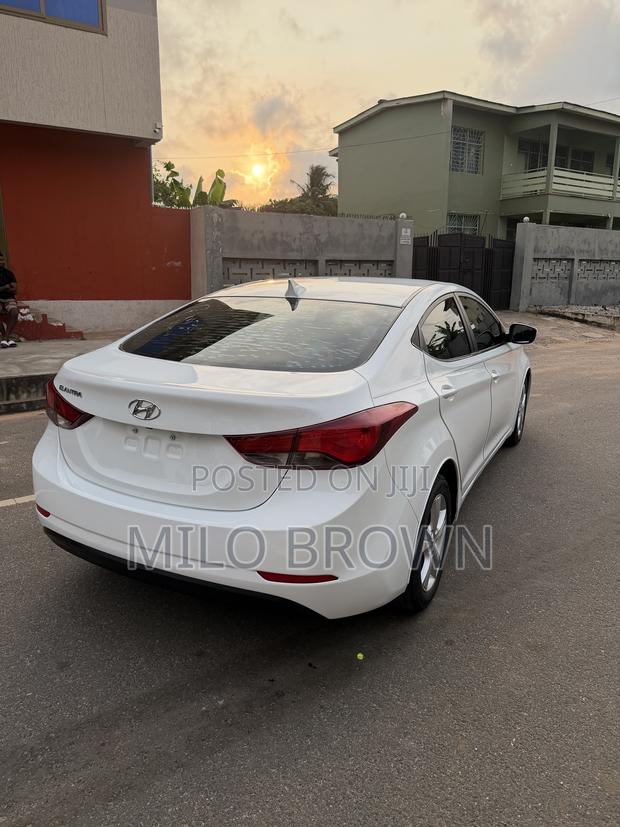 Hyundai Elantra SE Sedan FWD (1.8L 4cyl 6A) 2016 White