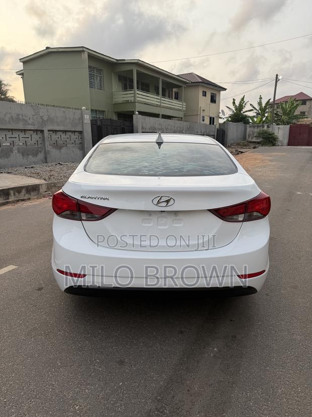 Hyundai Elantra SE Sedan FWD (1.8L 4cyl 6A) 2016 White