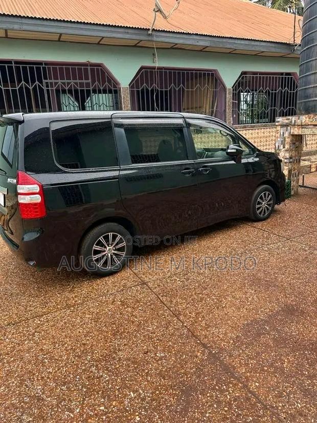 Toyota Voxy 2012 Black
