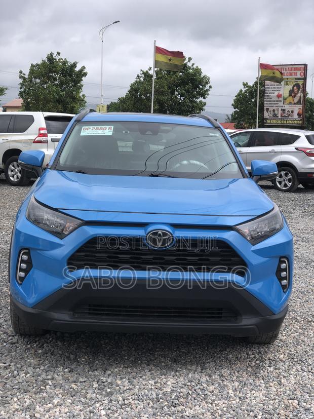 Toyota RAV4 XLE AWD 2019 Blue