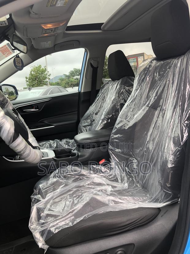 Toyota RAV4 XLE AWD 2019 Blue