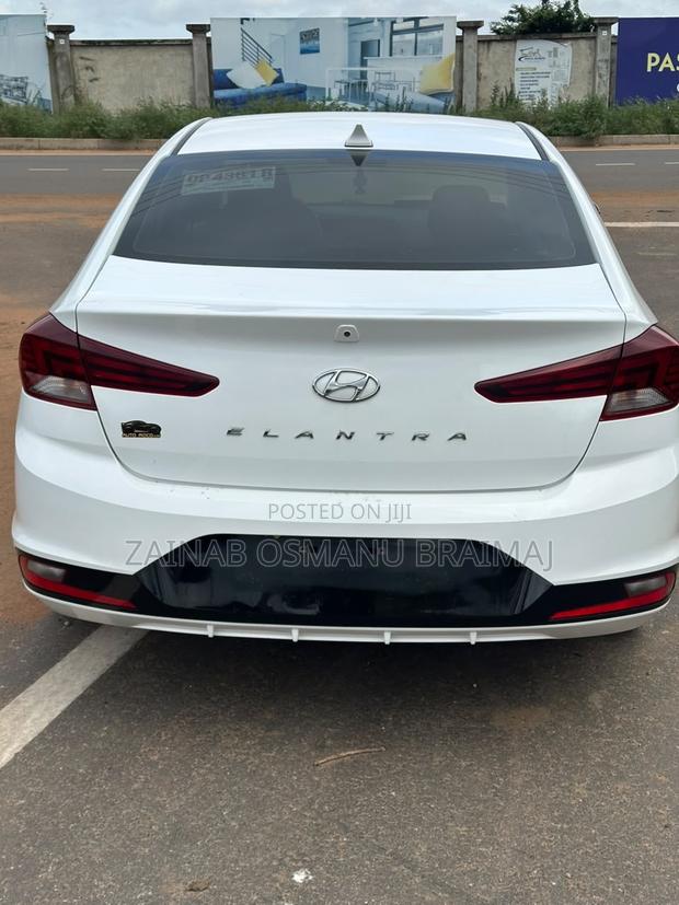Hyundai Elantra 2019 White