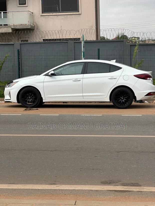 Hyundai Elantra 2019 White