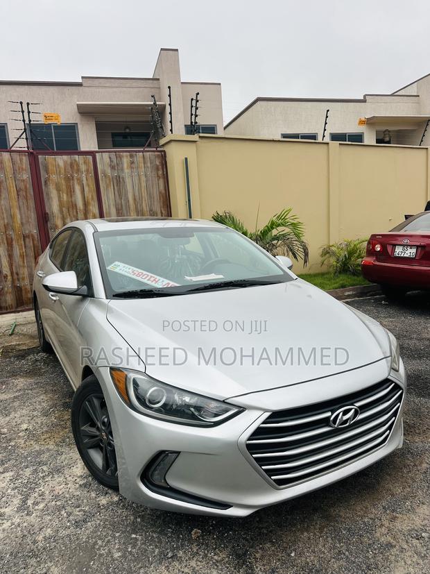 Hyundai Elantra Limited Sedan FWD (2.0L 4cyl 6A) 2017 Silver