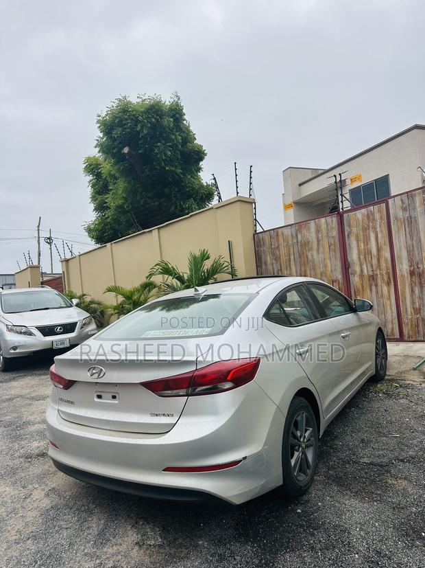 Hyundai Elantra Limited Sedan FWD (2.0L 4cyl 6A) 2017 Silver