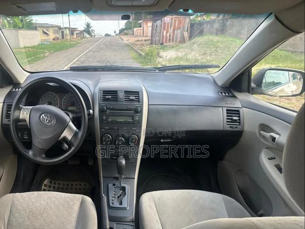 Toyota Corolla 2010 Gold