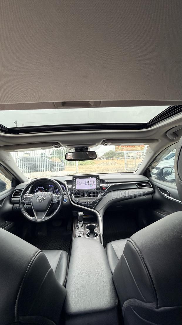 Toyota Camry SE 2022 Silver