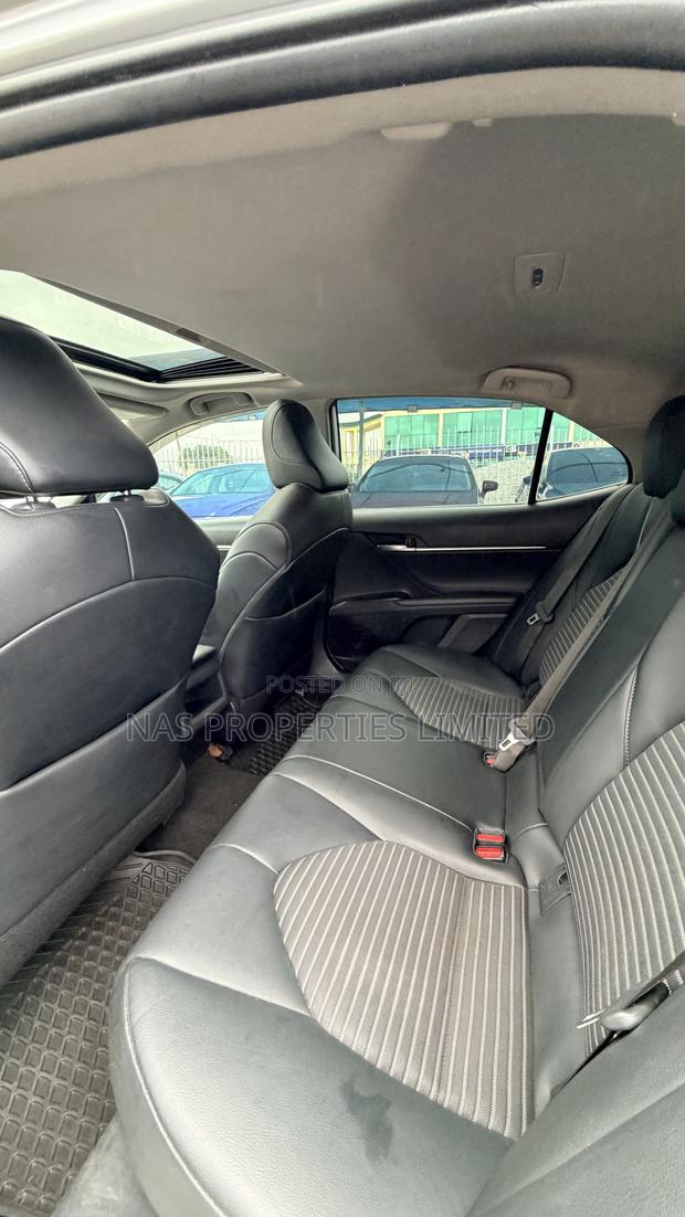 Toyota Camry SE 2022 Silver