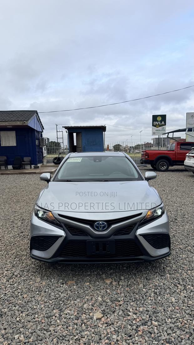 Toyota Camry SE 2022 Silver