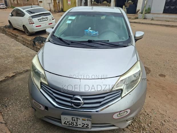 Nissan Versa 1.6 SV 4dr Sedan (1.6L 4cyl CVT) 2015 Silver