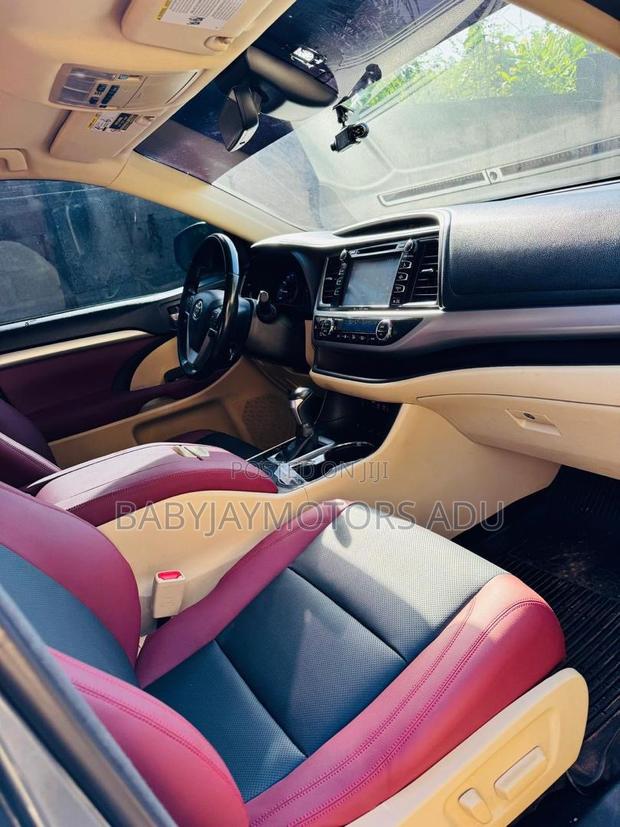 Toyota Highlander XLE 2019 Blue