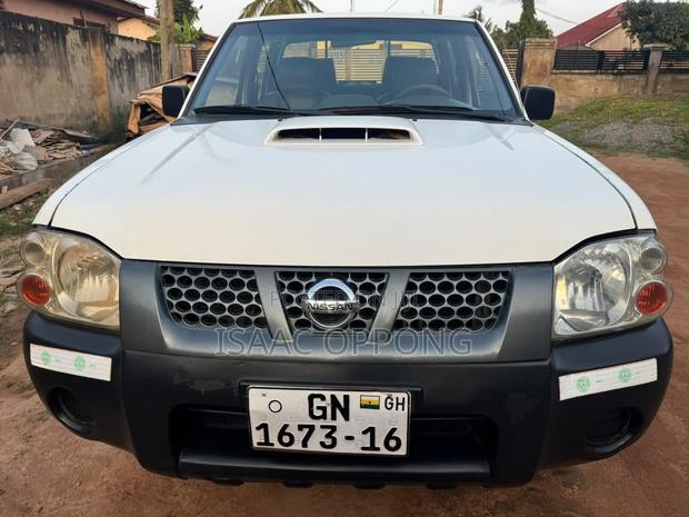 Nissan Hardbody 2016 White