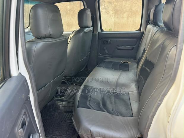 Nissan Hardbody 2016 White