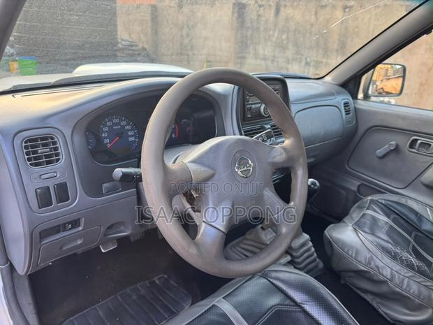 Nissan Hardbody 2016 White