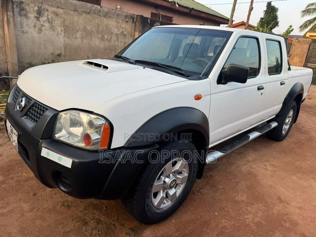 Nissan Hardbody 2016 White