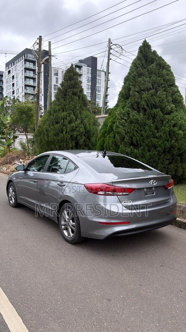 Hyundai Elantra Value Edition Sedan FWD (2.0L 4cyl 6A) 2017 Gray