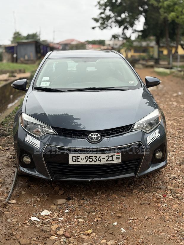 Toyota Corolla S w/Special Edition Pkg (1.8L 4cyl CVT) 2016 Gray