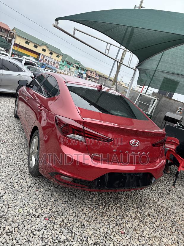 Hyundai Elantra SEL 2020 Red