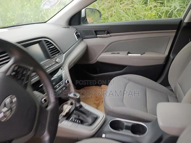 Hyundai Elantra 2018 Silver