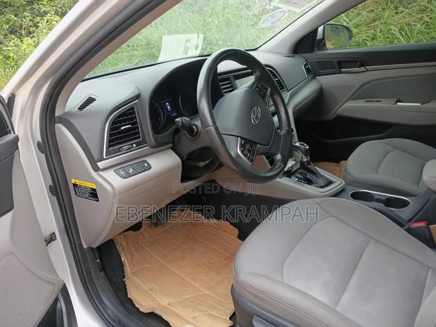 Hyundai Elantra 2018 Silver