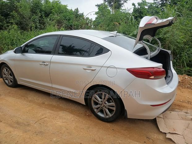 Hyundai Elantra 2018 Silver