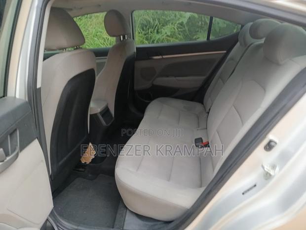 Hyundai Elantra 2018 Silver