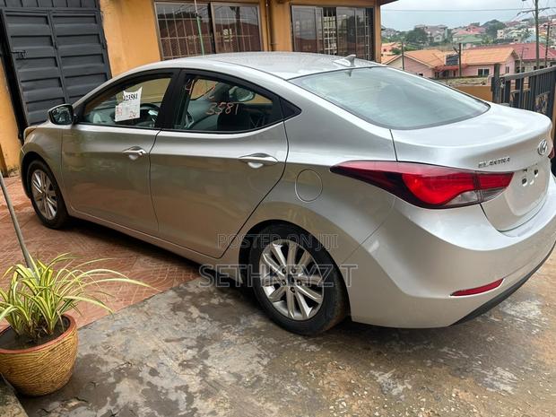 Hyundai Elantra 2015 Silver